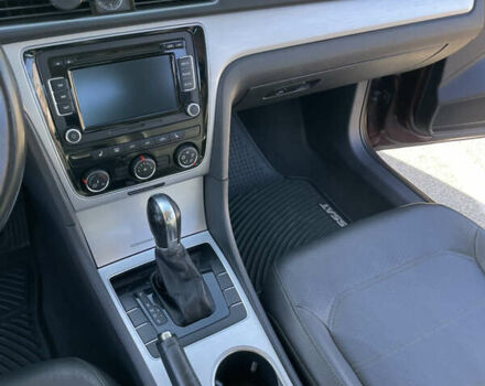 Фольксваген Пассат 2013 в Киеве на Automoto.ua Красный Фольксваген Пассат, объемом двигателя 2.48 л и пробегом 210 тыс. км за 9500 $, фото 29 на Automoto.ua