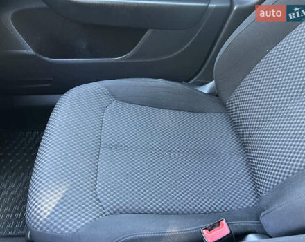 Красный Фольксваген Пассат, объемом двигателя 1.6 л и пробегом 260 тыс. км за 8800 $, фото 43 на Automoto.ua