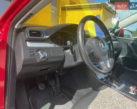 Красный Фольксваген Пассат, объемом двигателя 2 л и пробегом 169 тыс. км за 10000 $, фото 10 на Automoto.ua