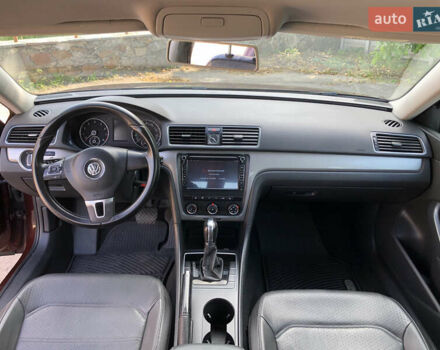 Червоний Фольксваген Пассат, об'ємом двигуна 1.8 л та пробігом 175 тис. км за 8999 $, фото 24 на Automoto.ua