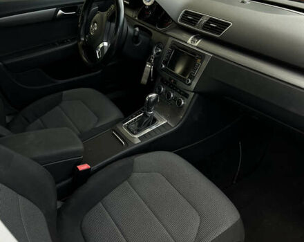 Фольксваген Пассат 2013 в Львове на Automoto.ua Красный Фольксваген Пассат, объемом двигателя 1.4 л и пробегом 268 тыс. км за 8200 $, фото 16 на Automoto.ua