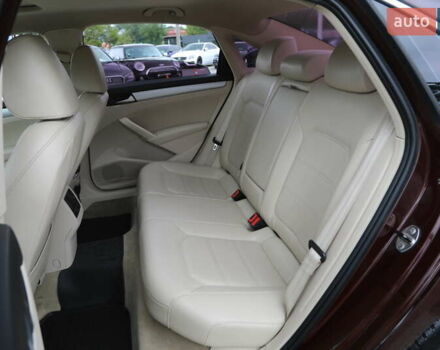 Красный Фольксваген Пассат, объемом двигателя 2.48 л и пробегом 228 тыс. км за 11000 $, фото 7 на Automoto.ua