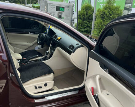 Червоний Фольксваген Пассат, об'ємом двигуна 2 л та пробігом 143 тис. км за 14000 $, фото 3 на Automoto.ua