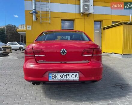 Красный Фольксваген Пассат, объемом двигателя 2 л и пробегом 169 тыс. км за 10000 $, фото 1 на Automoto.ua