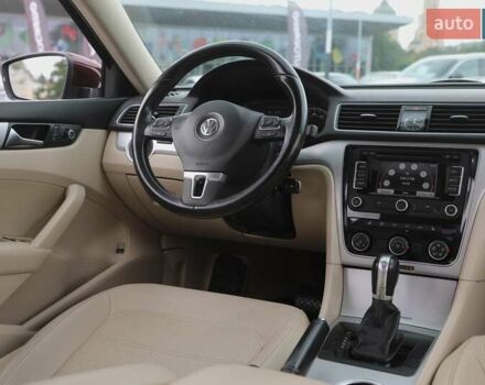 Красный Фольксваген Пассат, объемом двигателя 2.48 л и пробегом 228 тыс. км за 11000 $, фото 10 на Automoto.ua