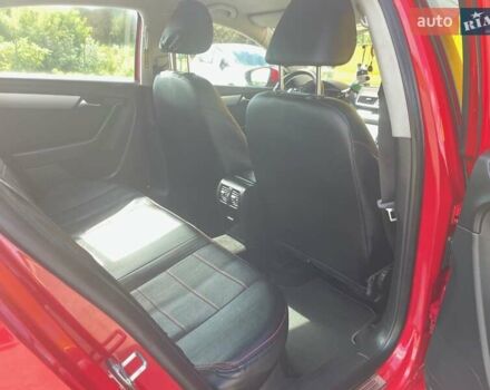 Красный Фольксваген Пассат, объемом двигателя 2 л и пробегом 169 тыс. км за 10000 $, фото 6 на Automoto.ua