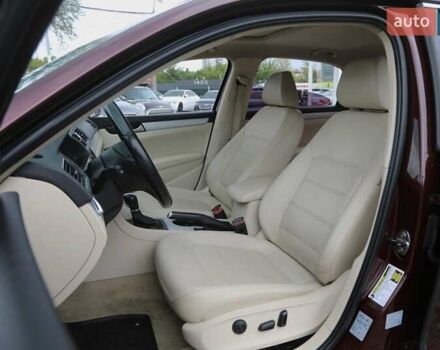 Красный Фольксваген Пассат, объемом двигателя 2.48 л и пробегом 228 тыс. км за 11000 $, фото 6 на Automoto.ua