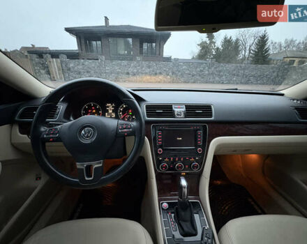 Красный Фольксваген Пассат, объемом двигателя 1.97 л и пробегом 220 тыс. км за 9700 $, фото 1 на Automoto.ua