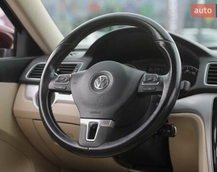 Красный Фольксваген Пассат, объемом двигателя 2.48 л и пробегом 228 тыс. км за 11000 $, фото 13 на Automoto.ua