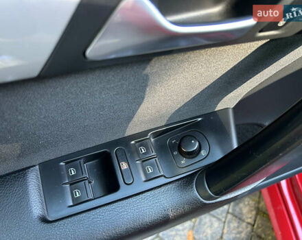 Красный Фольксваген Пассат, объемом двигателя 1.6 л и пробегом 260 тыс. км за 8800 $, фото 53 на Automoto.ua