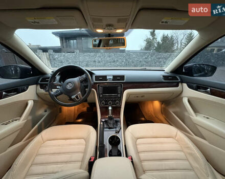 Красный Фольксваген Пассат, объемом двигателя 1.97 л и пробегом 220 тыс. км за 9700 $, фото 10 на Automoto.ua