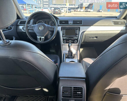 Красный Фольксваген Пассат, объемом двигателя 2.5 л и пробегом 264 тыс. км за 8999 $, фото 10 на Automoto.ua