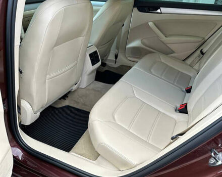 Красный Фольксваген Пассат, объемом двигателя 2.48 л и пробегом 230 тыс. км за 9300 $, фото 7 на Automoto.ua