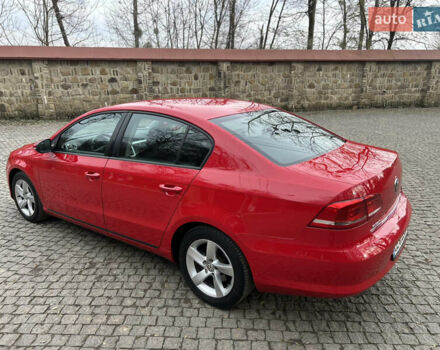 Красный Фольксваген Пассат, объемом двигателя 1.6 л и пробегом 260 тыс. км за 8800 $, фото 3 на Automoto.ua