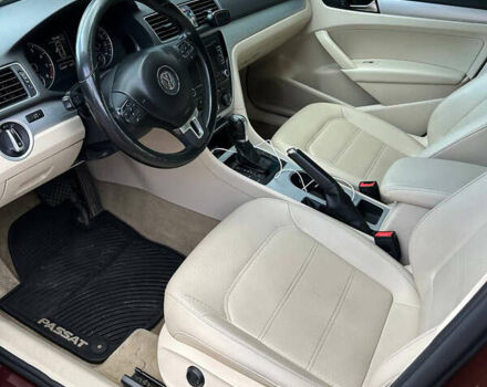 Красный Фольксваген Пассат, объемом двигателя 2.48 л и пробегом 230 тыс. км за 9300 $, фото 8 на Automoto.ua