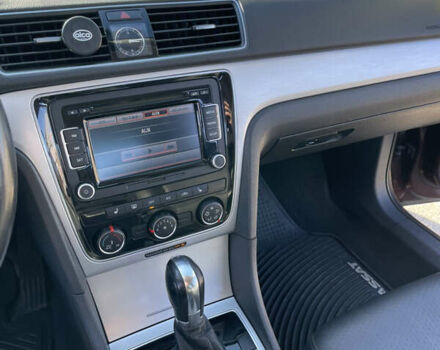 Фольксваген Пассат 2013 в Киеве на Automoto.ua Красный Фольксваген Пассат, объемом двигателя 2.48 л и пробегом 210 тыс. км за 9500 $, фото 30 на Automoto.ua