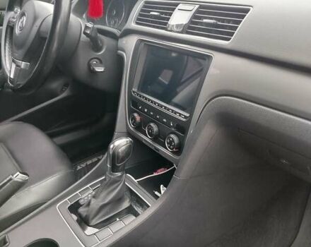 Червоний Фольксваген Пассат, об'ємом двигуна 1.8 л та пробігом 185 тис. км за 12000 $, фото 3 на Automoto.ua