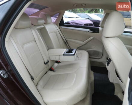 Красный Фольксваген Пассат, объемом двигателя 2.48 л и пробегом 228 тыс. км за 11000 $, фото 8 на Automoto.ua