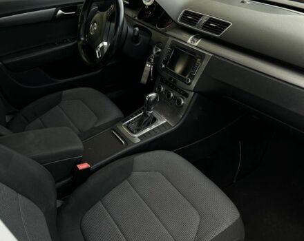 Фольксваген Пассат 2013 в Львове на Automoto.ua Красный Фольксваген Пассат, объемом двигателя 1.4 л и пробегом 268 тыс. км за 8200 $, фото 6 на Automoto.ua