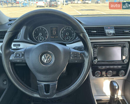 Красный Фольксваген Пассат, объемом двигателя 2.5 л и пробегом 264 тыс. км за 8999 $, фото 9 на Automoto.ua