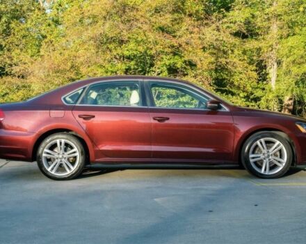 Красный Фольксваген Пассат, объемом двигателя 3.6 л и пробегом 88 тыс. км за 2800 $, фото 2 на Automoto.ua