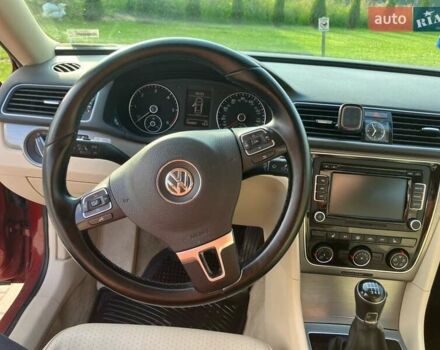 Красный Фольксваген Пассат, объемом двигателя 2 л и пробегом 171 тыс. км за 13500 $, фото 1 на Automoto.ua