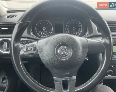 Красный Фольксваген Пассат, объемом двигателя 1.78 л и пробегом 139 тыс. км за 9400 $, фото 15 на Automoto.ua