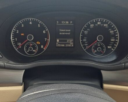 Красный Фольксваген Пассат, объемом двигателя 1.8 л и пробегом 175 тыс. км за 9000 $, фото 15 на Automoto.ua