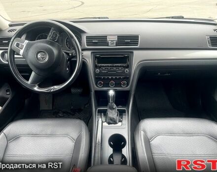 Красный Фольксваген Пассат, объемом двигателя 1.8 л и пробегом 139 тыс. км за 9000 $, фото 10 на Automoto.ua