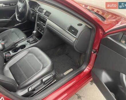 Красный Фольксваген Пассат, объемом двигателя 1.78 л и пробегом 139 тыс. км за 9400 $, фото 17 на Automoto.ua