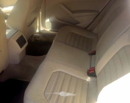 Красный Фольксваген Пассат, объемом двигателя 1.8 л и пробегом 210 тыс. км за 10000 $, фото 3 на Automoto.ua