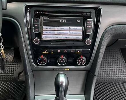 Красный Фольксваген Пассат, объемом двигателя 1.8 л и пробегом 191 тыс. км за 12400 $, фото 13 на Automoto.ua