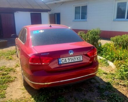 Красный Фольксваген Пассат, объемом двигателя 1.8 л и пробегом 210 тыс. км за 10000 $, фото 1 на Automoto.ua