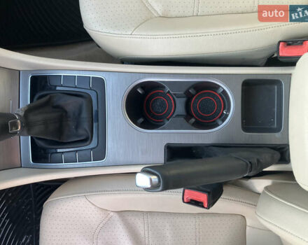 Красный Фольксваген Пассат, объемом двигателя 2 л и пробегом 171 тыс. км за 13500 $, фото 2 на Automoto.ua