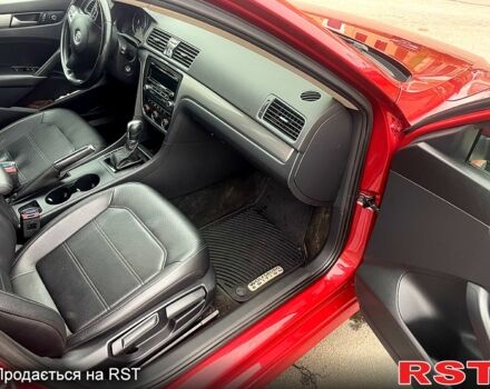 Красный Фольксваген Пассат, объемом двигателя 1.8 л и пробегом 139 тыс. км за 9000 $, фото 9 на Automoto.ua