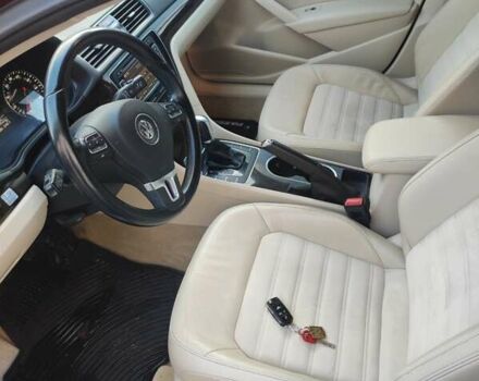 Красный Фольксваген Пассат, объемом двигателя 1.97 л и пробегом 171 тыс. км за 12200 $, фото 18 на Automoto.ua