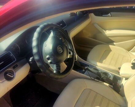 Красный Фольксваген Пассат, объемом двигателя 1.8 л и пробегом 210 тыс. км за 10000 $, фото 4 на Automoto.ua