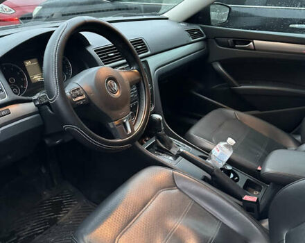 Червоний Фольксваген Пассат, об'ємом двигуна 1.8 л та пробігом 196 тис. км за 7500 $, фото 5 на Automoto.ua