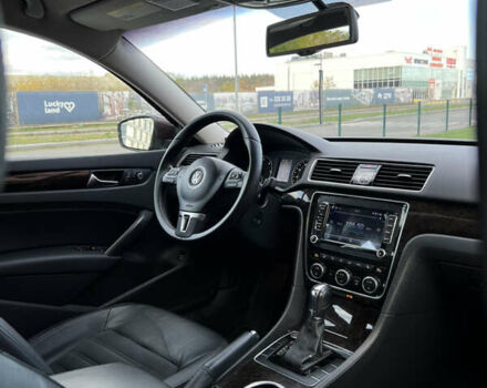 Красный Фольксваген Пассат, объемом двигателя 2 л и пробегом 250 тыс. км за 10750 $, фото 11 на Automoto.ua