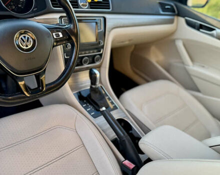 Красный Фольксваген Пассат, объемом двигателя 1.8 л и пробегом 140 тыс. км за 12750 $, фото 15 на Automoto.ua