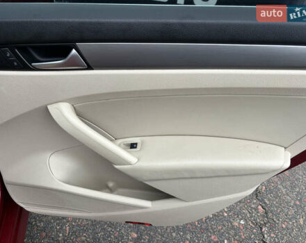 Красный Фольксваген Пассат, объемом двигателя 1.8 л и пробегом 247 тыс. км за 10900 $, фото 12 на Automoto.ua