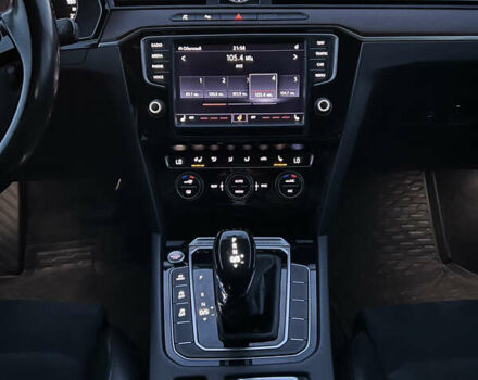 Красный Фольксваген Пассат, объемом двигателя 1.8 л и пробегом 255 тыс. км за 15950 $, фото 18 на Automoto.ua