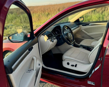 Красный Фольксваген Пассат, объемом двигателя 1.8 л и пробегом 140 тыс. км за 12750 $, фото 10 на Automoto.ua