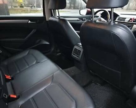 Червоний Фольксваген Пассат, об'ємом двигуна 1.8 л та пробігом 195 тис. км за 11000 $, фото 13 на Automoto.ua