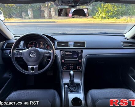 Красный Фольксваген Пассат, объемом двигателя 2 л и пробегом 232 тыс. км за 11300 $, фото 5 на Automoto.ua