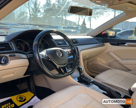 Красный Фольксваген Пассат, объемом двигателя 1.8 л и пробегом 143 тыс. км за 14000 $, фото 19 на Automoto.ua