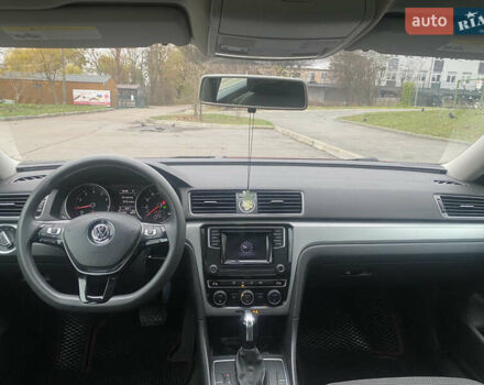 Красный Фольксваген Пассат, объемом двигателя 1.8 л и пробегом 211 тыс. км за 9700 $, фото 7 на Automoto.ua