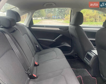 Красный Фольксваген Пассат, объемом двигателя 1.8 л и пробегом 211 тыс. км за 9700 $, фото 13 на Automoto.ua