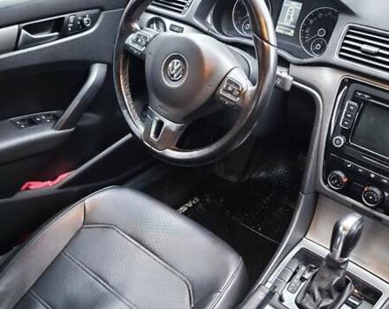 Червоний Фольксваген Пассат, об'ємом двигуна 1.8 л та пробігом 195 тис. км за 11000 $, фото 15 на Automoto.ua