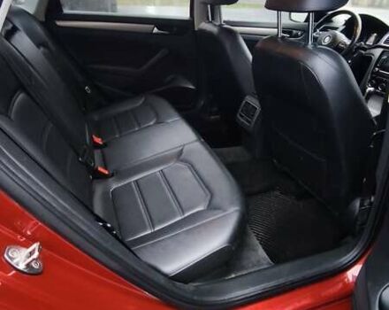 Червоний Фольксваген Пассат, об'ємом двигуна 1.8 л та пробігом 195 тис. км за 11000 $, фото 12 на Automoto.ua